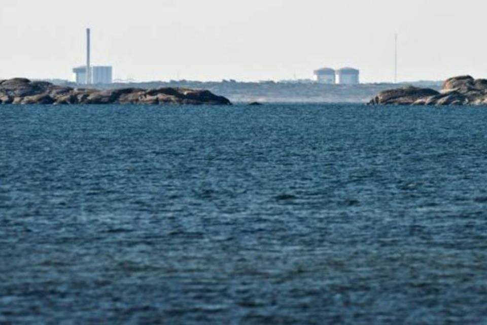 Suécia: veículo tenta entrar em usina nuclear com bomba