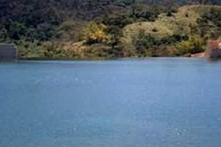 Usina de Pipoca, pequena central hidrelétrica localizada no município de Ipanema, em Minas Gerais:  potência instalada de 20 MW (.)