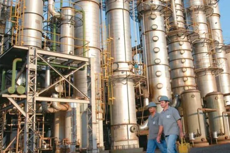 
	Usina em Sert&atilde;ozinho: houve no ano passado 2.400 demiss&otilde;es nas metal&uacute;rgicas que atendem as demandas das usinas
 (Germano Lüders/EXAME.com)