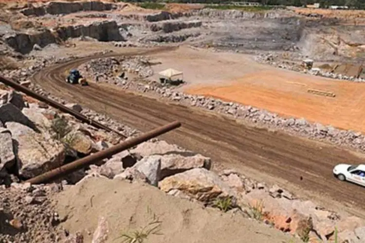 Obras da Usina Hidrelétrica Santo Antônio, no Rio Madeira, em Rondônia (ABr/Wikimedia Commons)