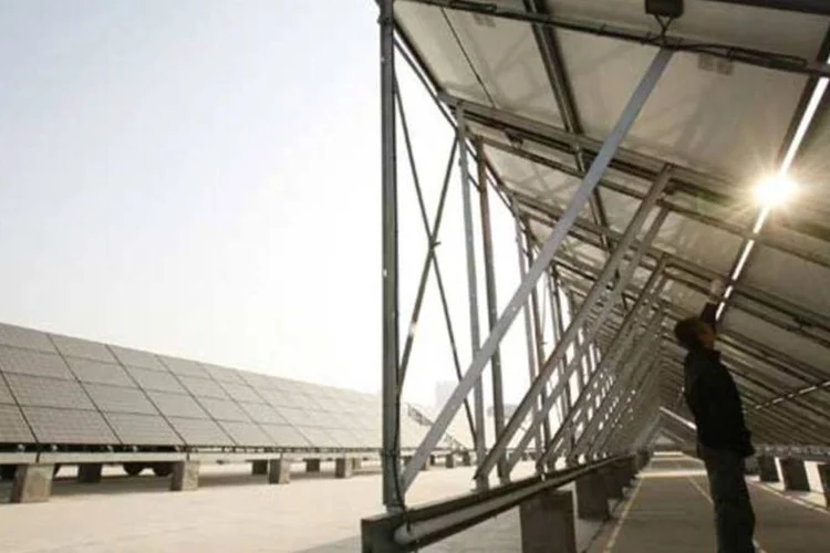 
	A resposta da China veio na sexta-feira, ap&oacute;s a proposta da Comiss&atilde;o Europeia na quarta-feira de taxar, em m&eacute;dia 47%, os pain&eacute;is solares chineses importados
 (Getty Images)