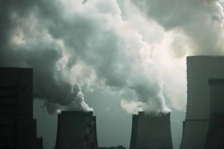 "A natureza, ou Deus, esteve fazendo isso sempre com o CO2 e a água pelo processo natural da fotossíntese, transformando gases em hidrocarbonetos mediante um processo biológico", disse o pesquisador
