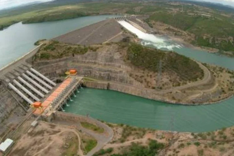 
	Usina da Chesf (Companhia Hidro El&eacute;trica do S&atilde;o Francisco): Os consumidores temem a interrup&ccedil;&atilde;o do fornecimento em raz&atilde;o da Medida Provis&oacute;ria 677/15
 (.)