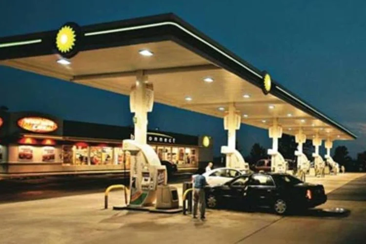 Posto da British Petroleum nos Estados Unidos: petrolíferas de olho no etanol brasileiro (.)
