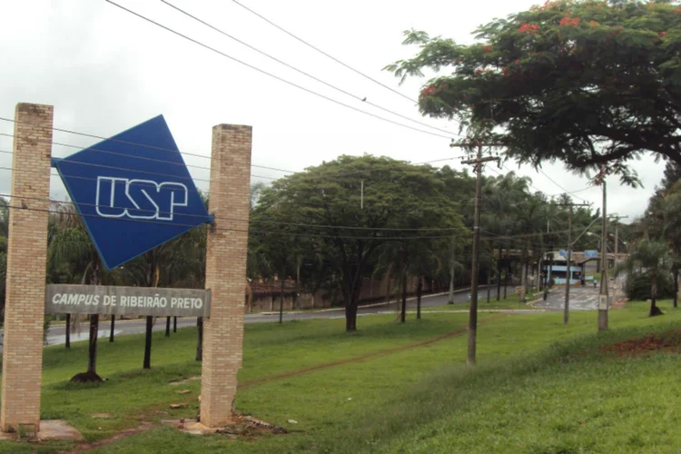 
	USP: a universidade informou que as rescis&otilde;es est&atilde;o de acordo com a Lei de Licita&ccedil;&otilde;es
 (Wikimedia Commons/ Anderson Bueno Pereira)