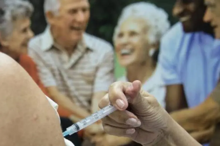 
	A campanha tem como meta imunizar at&eacute; 80% do p&uacute;blico-alvo, ou seja, 11,8 milh&otilde;es de pessoas das 14,7 milh&otilde;es indicadas para receber a vacina
 (Marcelo Camargo/Agência Brasil)