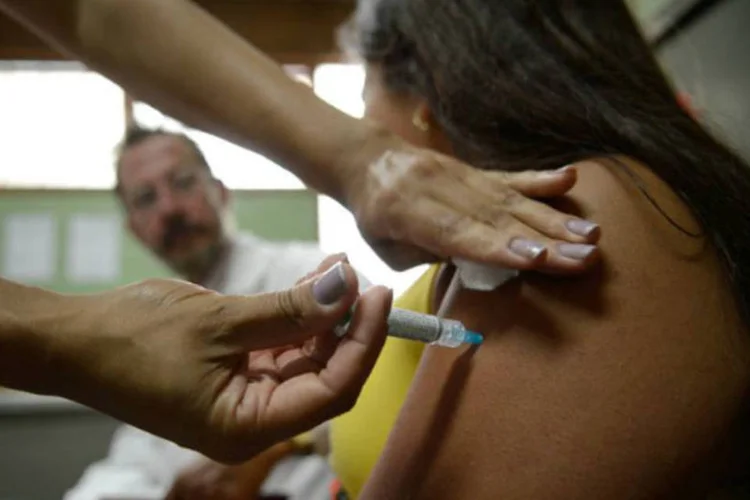 HPV: De 2014 a 2016, 5,8 milhões de meninas de 9 a 14 anos foram imunizadas com as duas doses, o que equivale a 55% do total dessa faixa etária. A meta da pasta é chegar a 80% (Marcelo Camargo/Agência Brasil)