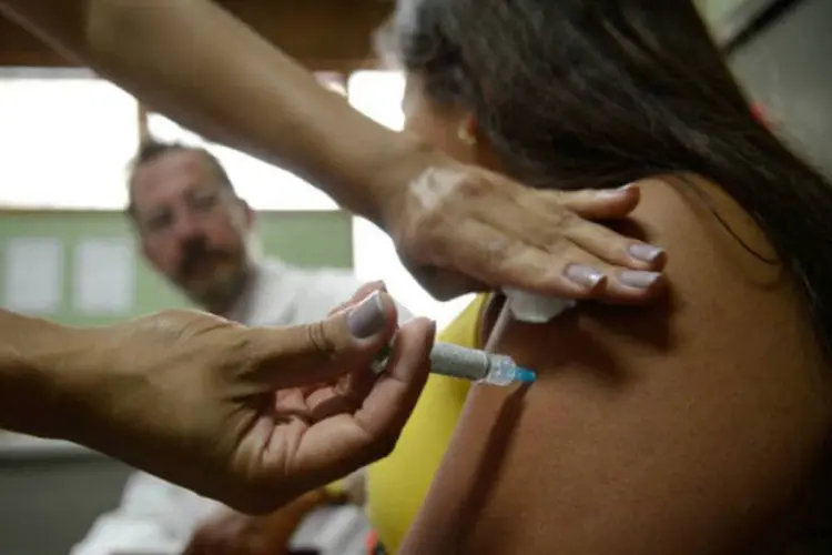 
	Vacina contra HPV: no Ditrito Federal, a segunda dose ser&aacute; no m&ecirc;s de maio, e a da terceira, no m&ecirc;s de setembro
 (Marcelo Camargo/Agência Brasil)