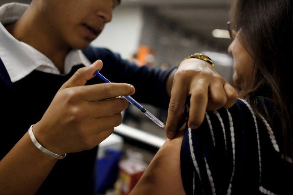 Vacinação contra gripe inicia com filas no Distrito Federal