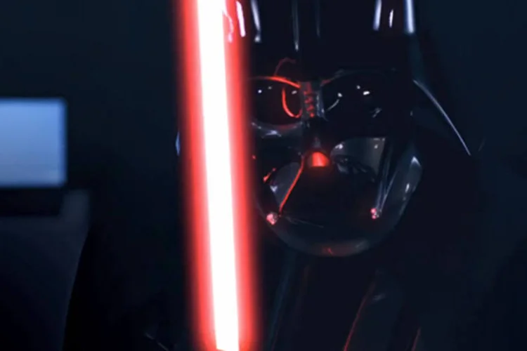 Darth Vader em comercial da Nissan: se você acha que a “força” do Juke está no motor, aí vem a surpresa: na verdade, se trata de uma nova cor, Midnight Purple (Reprodução/YouTube)