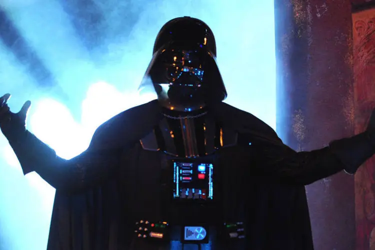 
	Darth Vader, vil&atilde;o da s&eacute;rie Star Wars, de George Lucas: novo game aparecer&aacute; semanas antes da estreia mundial de &quot;The Force Awakens&quot;
 (Kevin Winter/Getty Images))