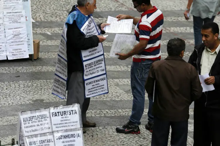 Desemprego: no mesmo período, diminuiu o rendimento médio real de ocupados e assalariados (REUTERS/Paulo Whitaker)