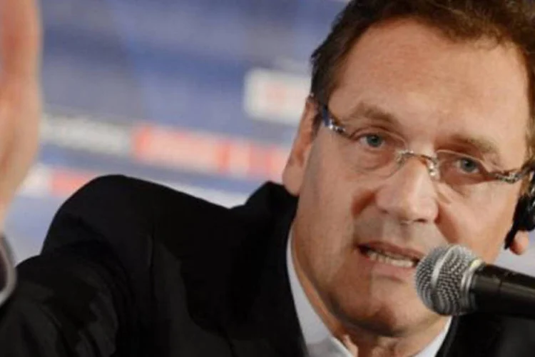 
	Jerome Valcke em coletiva de imprensa em T&oacute;quio: &quot;a tecnologia n&atilde;o mudar&aacute; a velocidade, o valor ou o esp&iacute;rito do jogo. N&atilde;o h&aacute; motivo para ser contra ela&quot;
 (Toru Yamanaka/AFP)