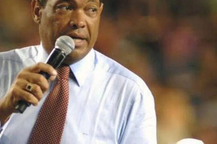 
	Valdemiro Santiago, da Igreja Mundial do Poder de Deus: com influ&ecirc;ncia sobre deputados, ele teria sido procurado por Lula para aumentar apoio a Dilma.
 (Reprodução/Facebook)
