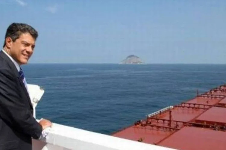 Roger Agnelli em visita ao navio Vale Brasil, ontem: no mesmo dia a empresa anunciou lucro líquido de 11,291 bilhões de reais no primeiro trimestre (Agência Vale/Divulgação)