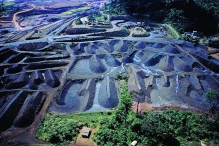 A Bradespar detém 17% do capital total da Valepar, que por sua vez detém 33,3% do capital votante da mineradora Vale do Rio Doce