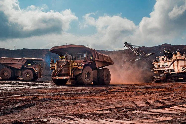 
	Vale: a mineradora se manteve na primeira coloca&ccedil;&atilde;o e teve receita cambial de US$ 11,251 bilh&otilde;es, 45,07% a menos do que a de US$ 20,484 bilh&otilde;es de 2014
 (Germano Luders/Exame)