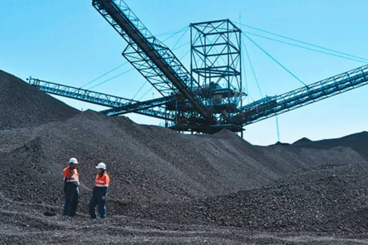 No entanto, a mineradora brasileira alertou nesta quinta-feira que a incerteza sobre a economia global manterá os preços do minério de ferro voláteis por agora (Agência Vale)