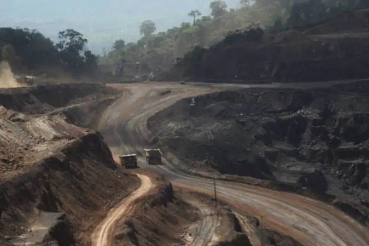 
	Vista geral da mina de Ferro Caraj&aacute;s operada pela companhia Vale: volume di&aacute;rio de min&eacute;rio de ferro transportado na ferrovia pode atingir cerca de 400 mil toneladas
 (REUTERS/Lunae Parracho)