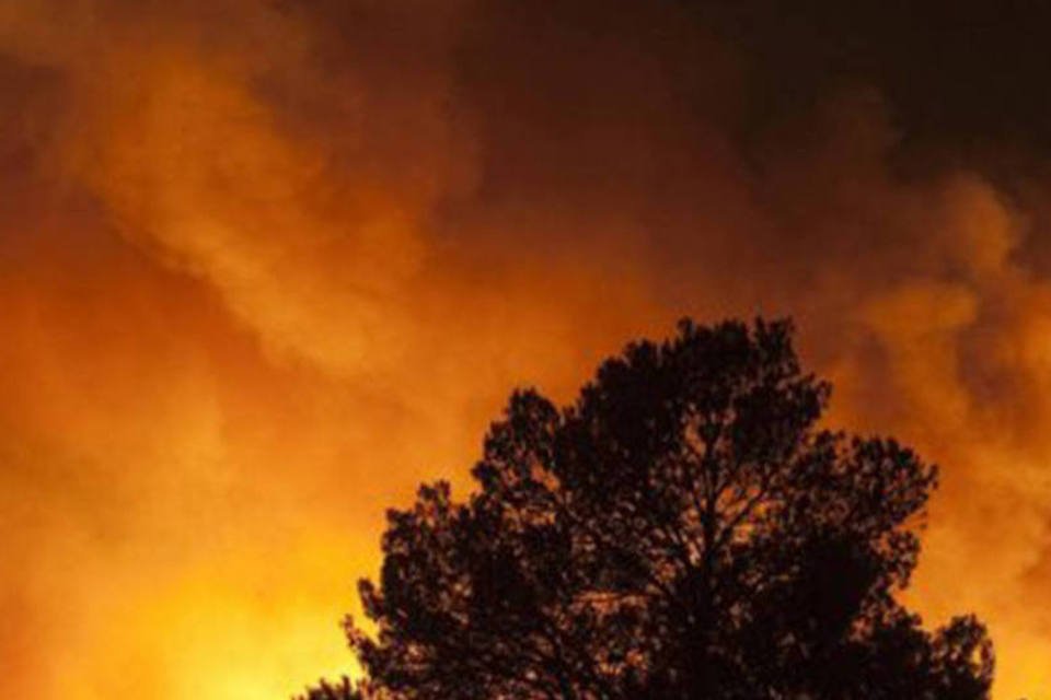2 mil pessoas são evacuadas por incêndio perto de Valência