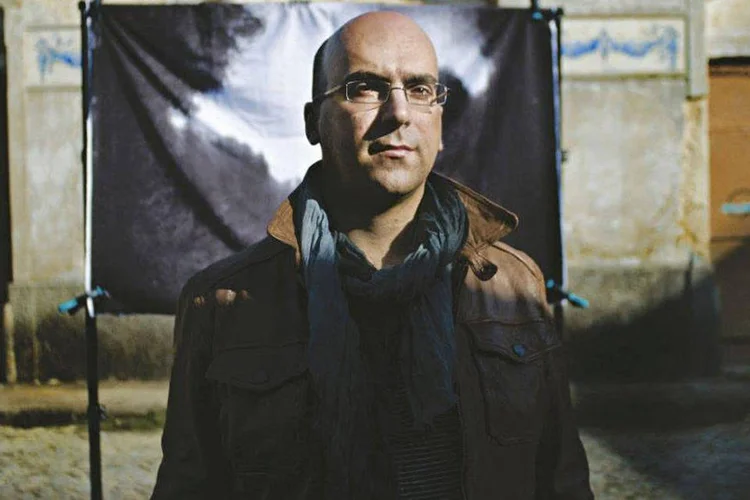 
	Valter Hugo M&atilde;e, escritor angolano: &quot;n&atilde;o acho o texto excelente e, por isso, n&atilde;o tenho qualquer interesse em republicar, nem em Portugal nem em lugar algum.&quot;
 (ANA PEREIRA/Divulgacao)