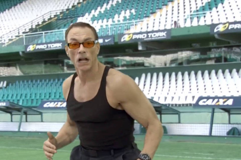 Van Damme "apresenta" atacante do Coritiba