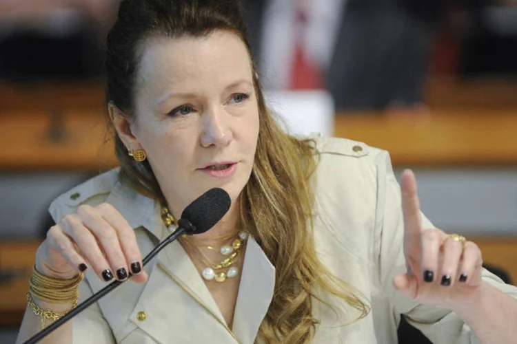 
	A senadora Vanessa Grazziotin: a discuss&atilde;o com o democrata ocorreu ap&oacute;s Caiado extrapolar o tempo a que tinha direito durante a sabatina do jurista Luiz Edson Fachin
 (Marcos Oliveira/Agência Senado)