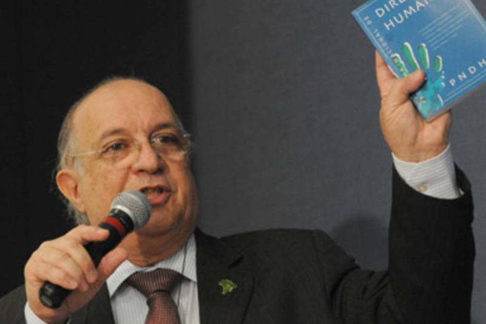 Brasil retira candidatura de Vannuchi para vaga na OEA