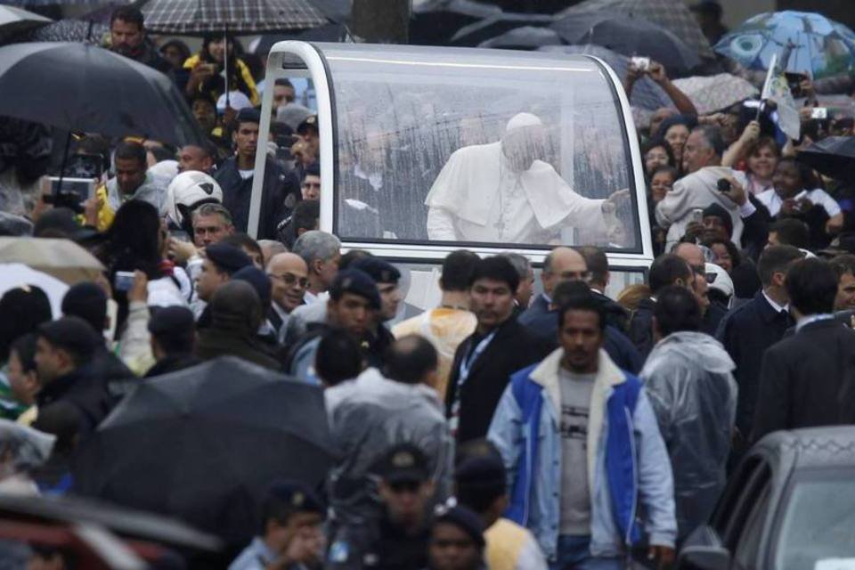 Papa pede que jovens não se desiludam com a corrupção
