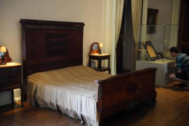 
	O Museu da Rep&uacute;blica no Pal&aacute;cio do Catete reabriu para o p&uacute;blico o quarto presidente Get&uacute;lio Vargas
 (Fernando Frazão/Agência Brasil)