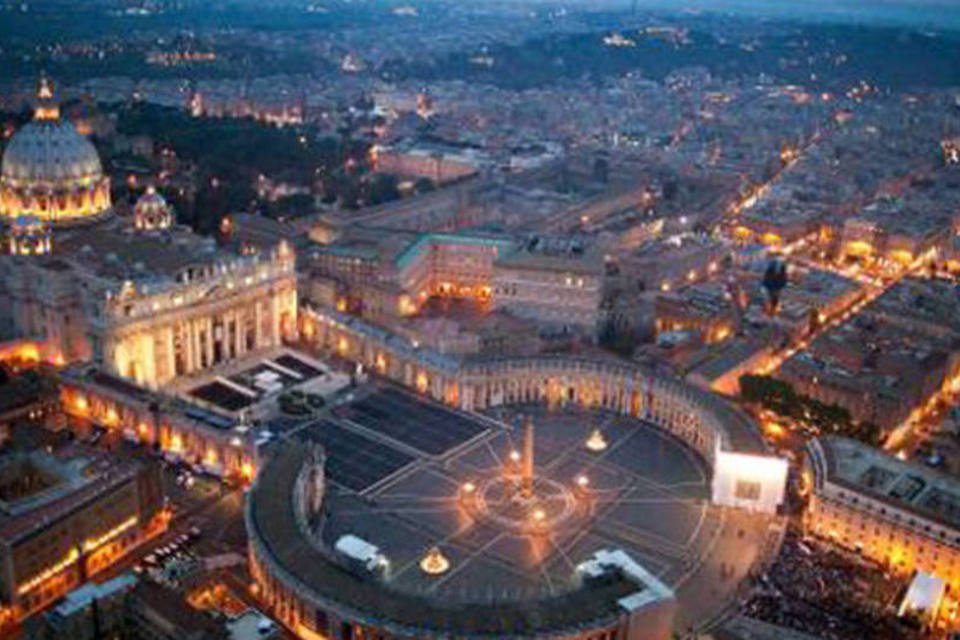 Vaticano anuncia ter expulsado 400 padres por pedofilia