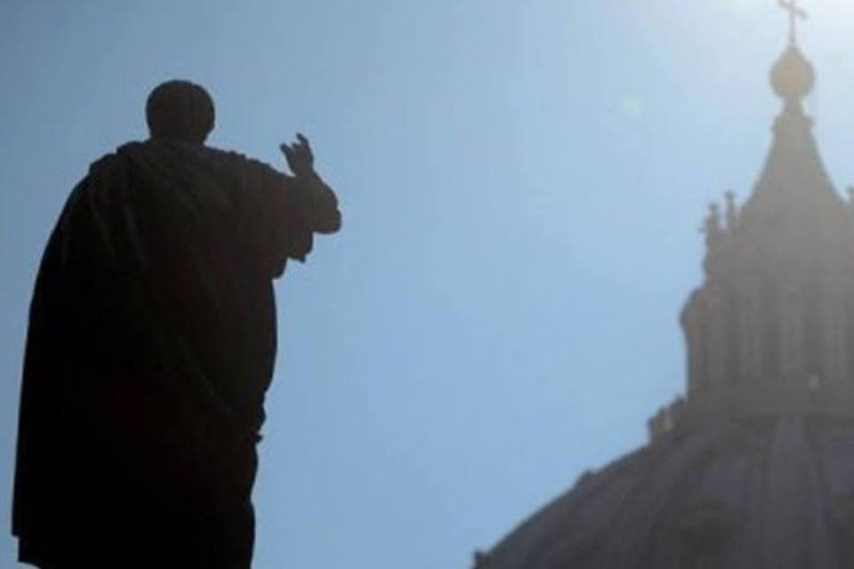 Diretor-geral e vice-diretor do Banco Vaticano renunciam