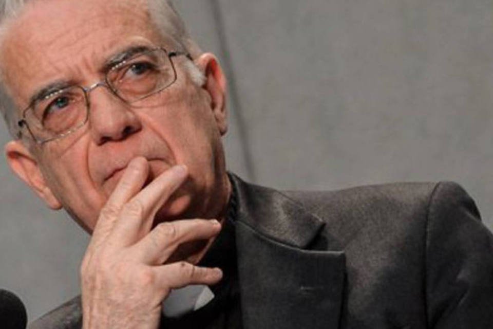 Lombardi diz que Papa "não vai" desconstruir Igreja