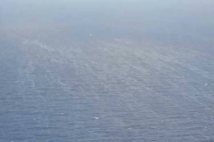 Vazamento de petróleo na Bacia de Santos (Reprodução/Marinha do Brasil)