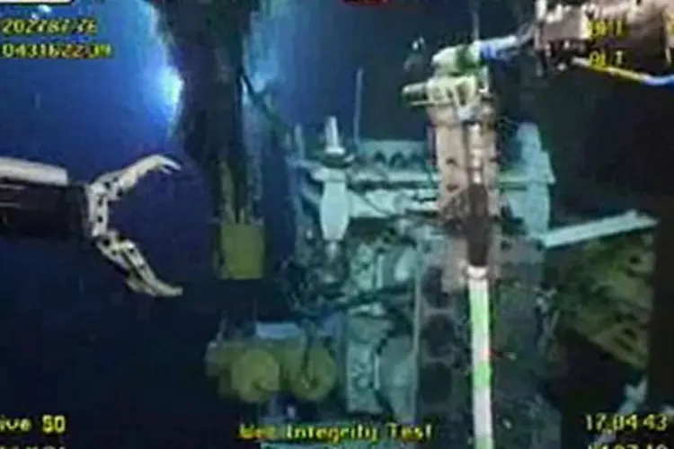 Imagem de vídeo mostra equipamento que conseguiu conter vazamento pela primeira vez em 87 dias (.)