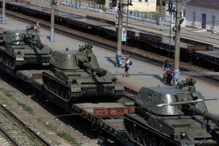 
	R&uacute;ssia: pa&iacute;s estaria enviando tropas para ajudar rebeldes a combater as for&ccedil;as do governo
 (Alexander Demianchuk/Reuters)