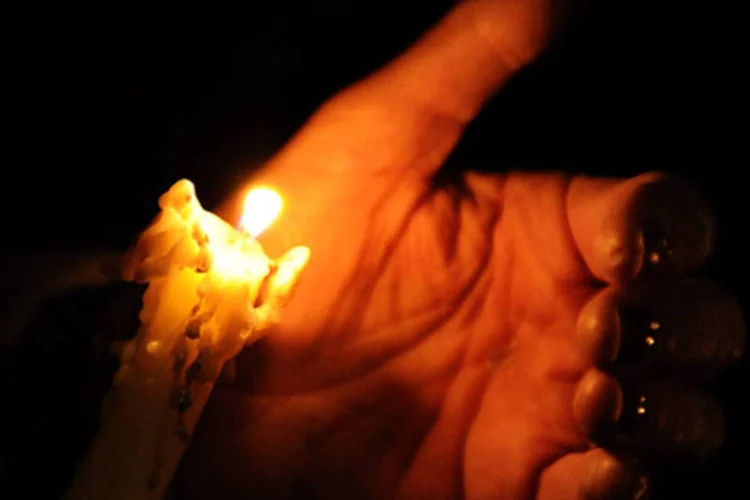 
	Luz de vela: Falta de luz e &aacute;gua podem gerar descontos na fatura e at&eacute; indeniza&ccedil;&otilde;es
 (Getty Images)