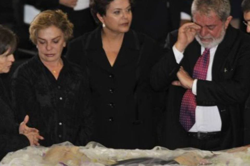 Dilma permanecerá por 1h no velório de Alencar em BH