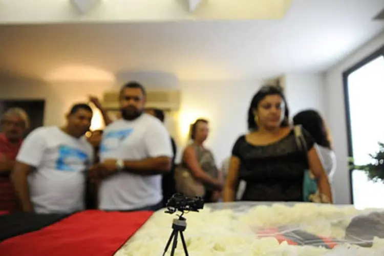 Corpo do cinegrafista Santiago Andrade, morto durante protesto, é velado no Rio de Janeiro (Tânia Rêgo/ABr)