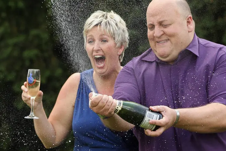 Adrian e Gillian Bayford, vencedores da loteria na Inglaterra: em quem será que eles votam? (Oli Scarff/Getty Images)