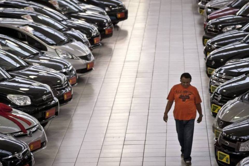 Vendas de veículos caem 7,15% em 2014, diz a Fenabrave