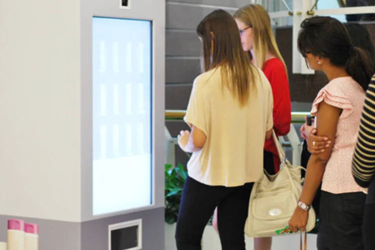
	Vending Machine da Natura: a expectativa &eacute; que a a&ccedil;&atilde;o impacte 12.500 consumidores, com 25 mil unidades distribuidas de gra&ccedil;a
 (Divulgação)