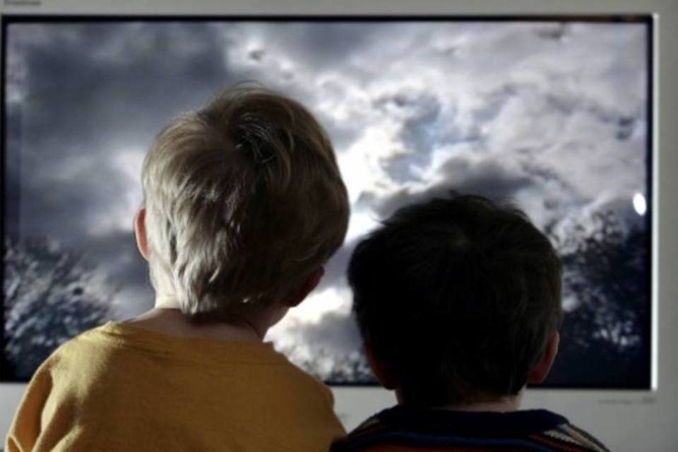 Brasileiro vê mais TV que a média global