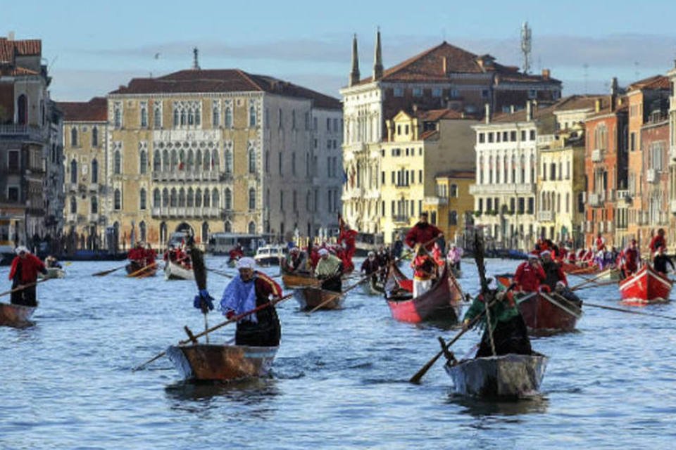 Sufocada por turistas, Veneza busca alternativas para sobreviver