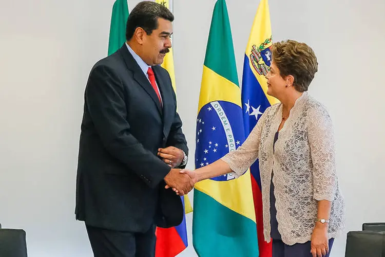 
	Dilma Rousseff e Nicol&aacute;s Maduro: movimentos sociais consideraram que o processo de impeachtment contra Dilma &eacute; &quot;um ataque&quot; &agrave; democracia brasileira &quot;sem precedentes&quot;
 (Roberto Stuckert Filho/PR)