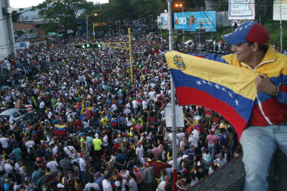 Manifestantes matam dois policiais durante ato na Venezuela