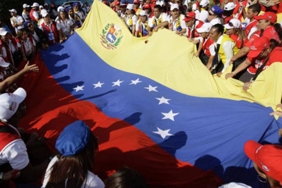 Maduro volta a Cuba para levar imagens religiosas a Chávez