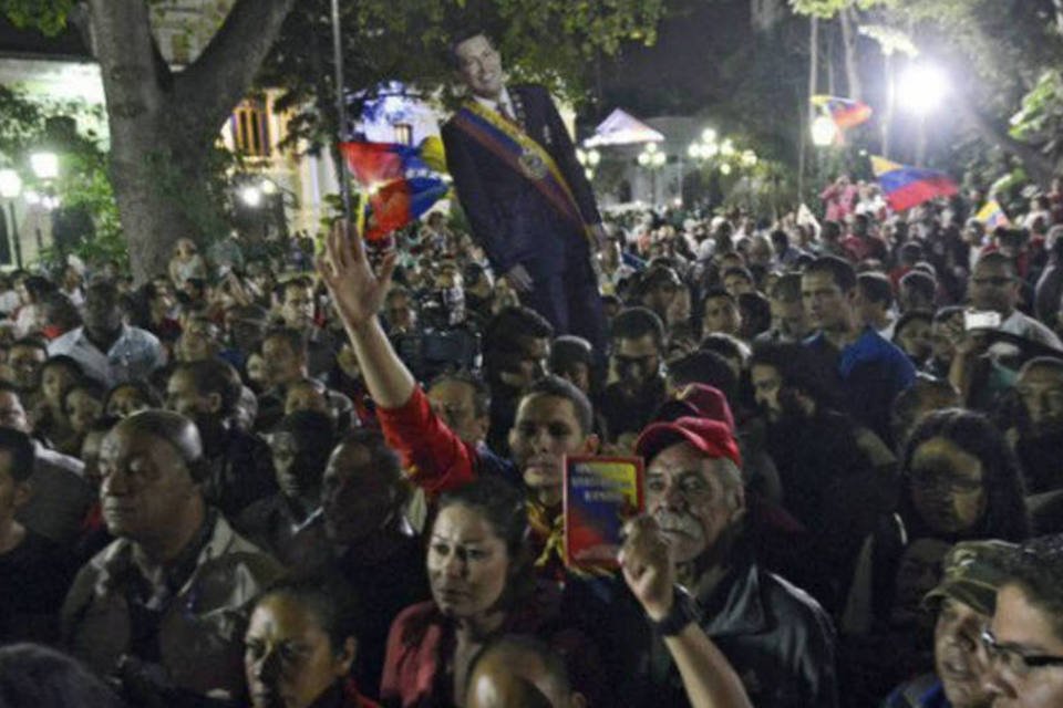 Oposição exige respeito à Constituição após morte de Chávez