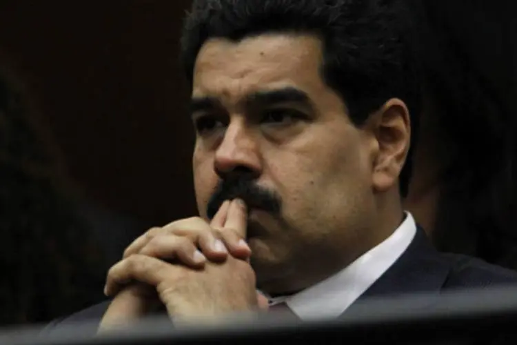
	Nicol&aacute;s Maduro: a oposi&ccedil;&atilde;o, por sua vez, disse que protestar&aacute; pacificamente contra senten&ccedil;a do Tribunal Supremo de Justi&ccedil;a.
 (REUTERS/Carlos Garcia Rawlins)