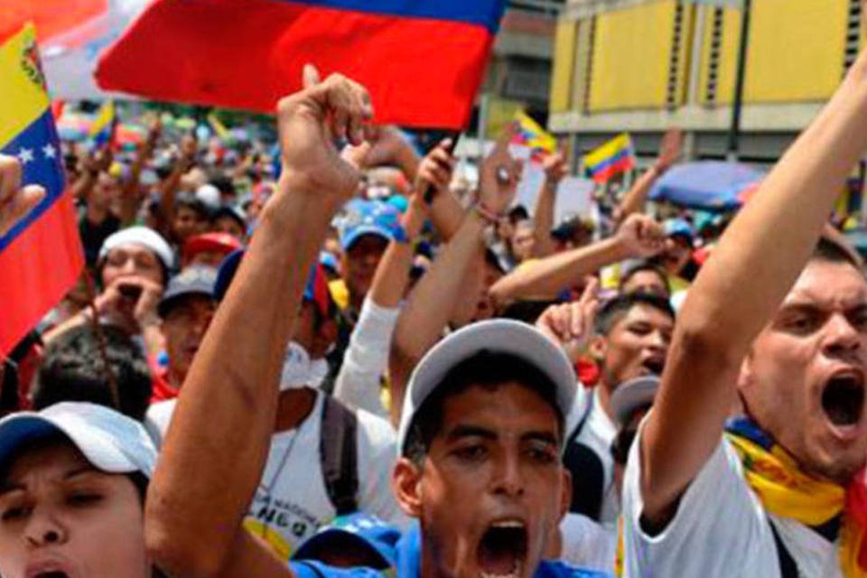 Venezuela acusa Kerry de incentivar protestos contra governo